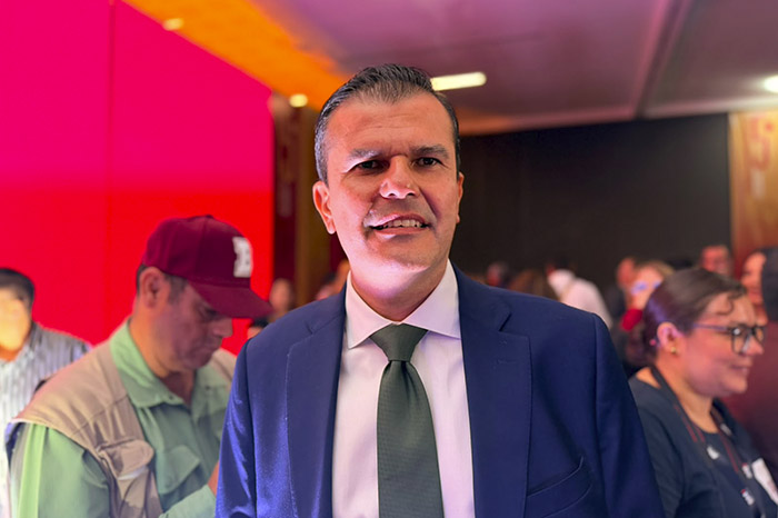 Entrevista con Juan Manzo en un evento político en Morelia.