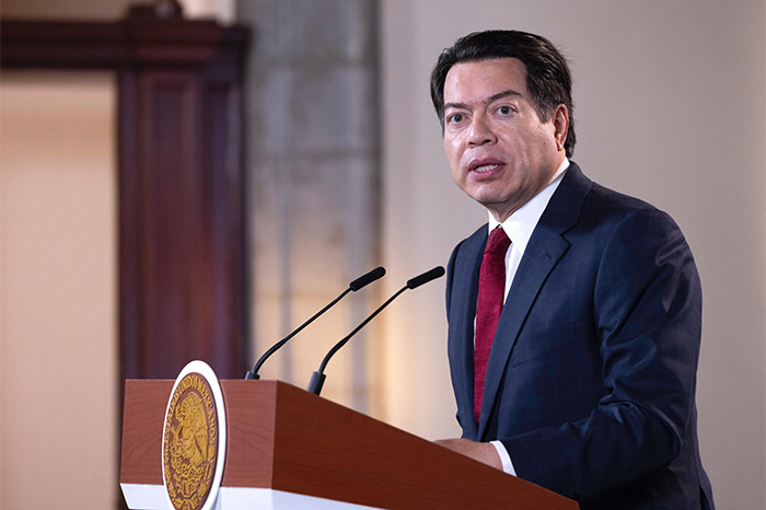 Secretario de Educación Pública, Mario Delgado Carrillo, durante conferencia de prensa.
