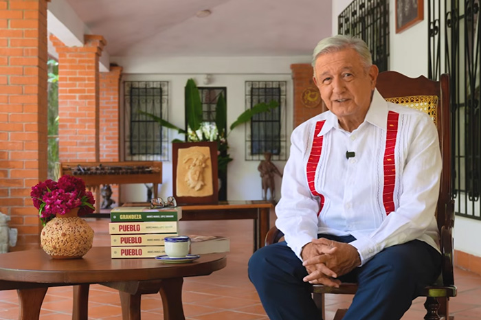 AMLO durante su videomensaje de presentación del libro Pueblo hablando sobre medios de comunicación y plataformas digitales.