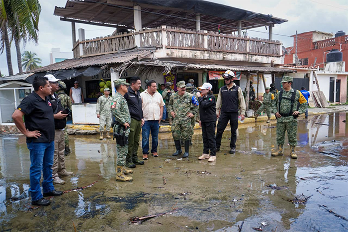 Zona costera y personal de emergencia desplegado en Lázaro Cárdenas durante el paso del huracán Polo.