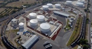 Instalaciones industriales y tanques de almacenamiento de petrolíferos en Guanajuato.