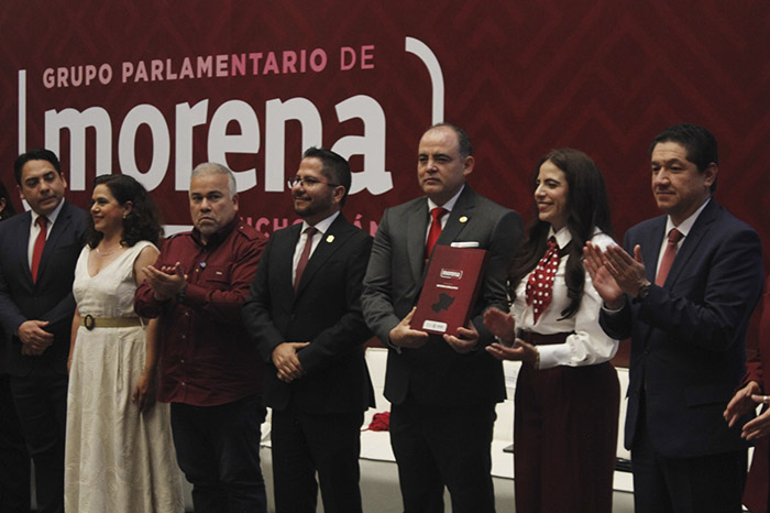 Diputados de Morena durante la entrega de su Segundo Informe Legislativo en el Congreso de Michoacán.
