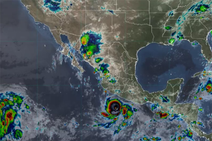 Mapa satelital de la trayectoria del huracán categoría 5 frente a las costas de Michoacán y Guerrero.