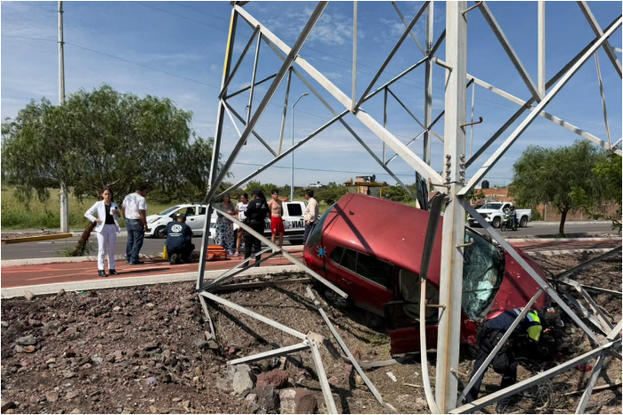 Choque de dos camionetas en el Bulevar Martí Mercado de La Piedad