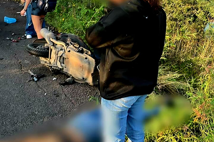 Choque de motocicletas en la carretera Zamora-Chavinda