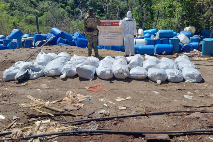 Autoridades desmantelan laboratorios y decomisan metanfetamina en Sinaloa
