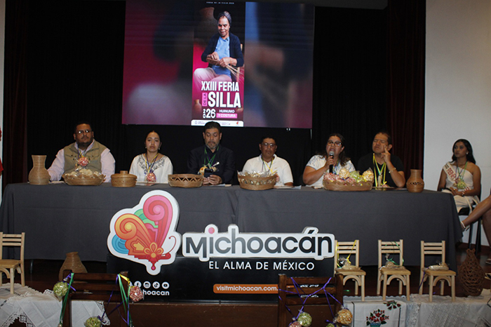 Feria de la Silla Opopeo 2026 con artesanías de Michoacán