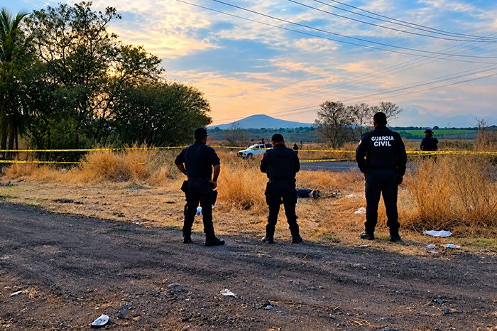 Hombre asesinado y localizado en una brecha de Buenavista Tomatlán, Michoacán.
