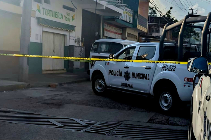 Escena de un asesinato en una tienda de abarrotes en Uruapan