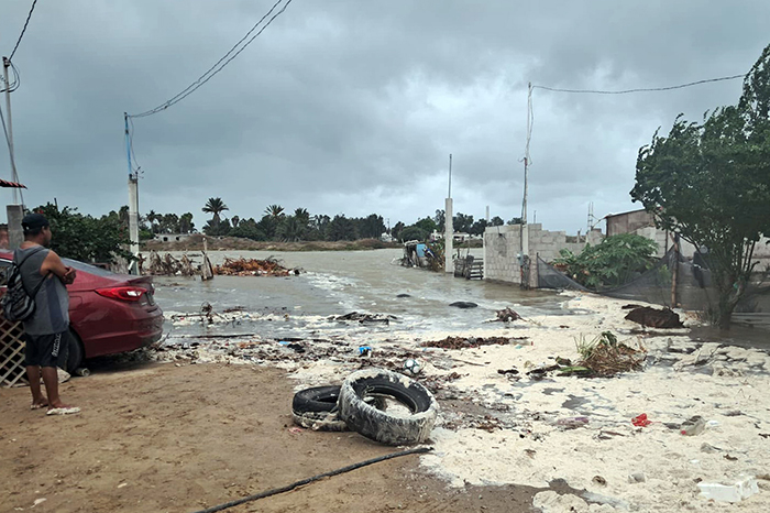 Huracán Polo mantiene en alerta a Baja California Sur y Sonora