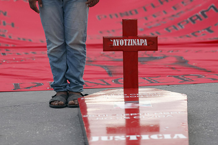 Manifestación de familiares que víctimas de Ayotzinapa.