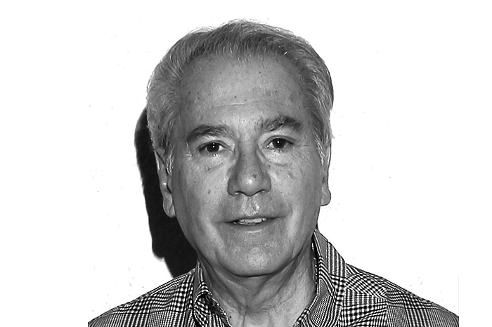 Retrato fotográfico del actor Otto Sirgo durante su trayectoria en la televisión y el teatro mexicano.