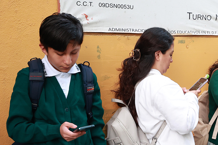 Restricción del uso de celulares en escuelas primarias y secundarias