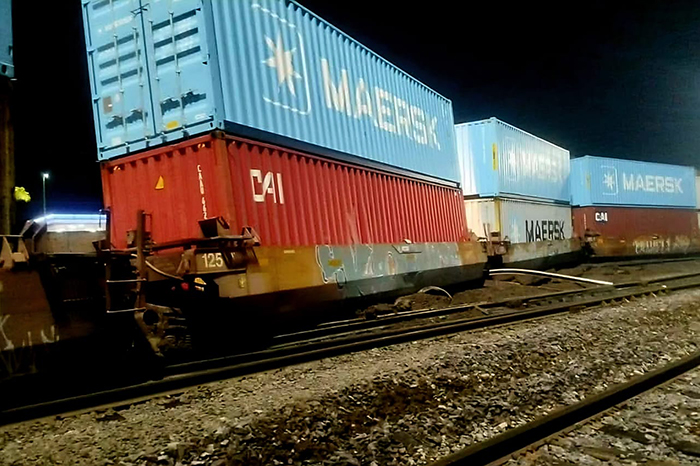 Vagón del tren descarrilado en patio de maniobras de Morelia