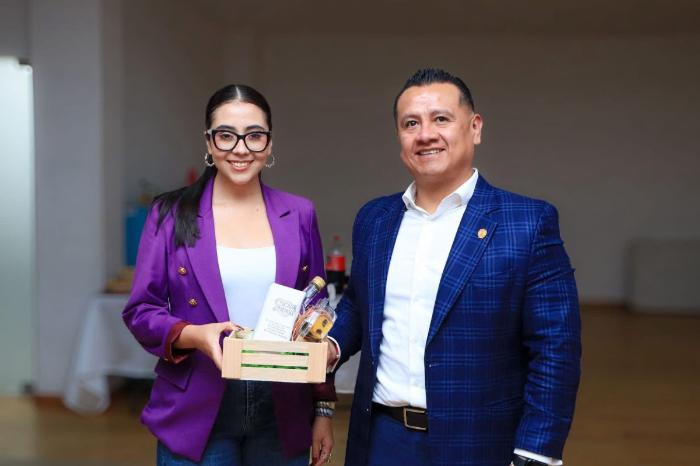 Liderazgos políticos y municipales reunidos en Michoacán para fortalecer la coordinación de la Cuarta Transformación.