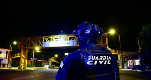 policías de Indaparapeo