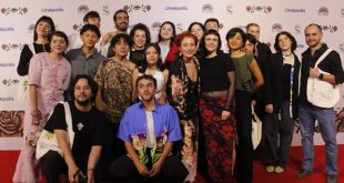 El director Bruno Santamaría y la actriz Sofía Espinosa durante la presentación de la película en Morelia.