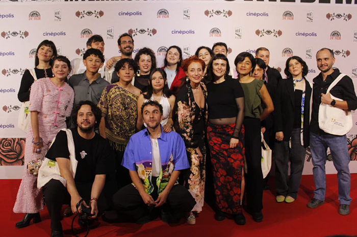 El director Bruno Santamaría y la actriz Sofía Espinosa durante la presentación de la película en Morelia.