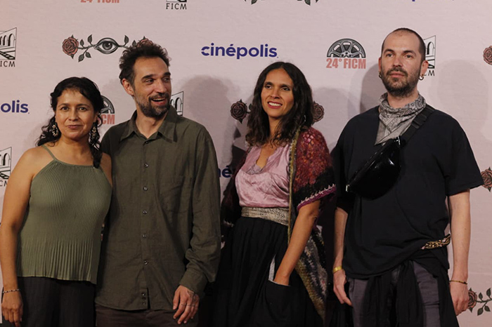 Nicolás Pereda y la actriz Rosa Estela Juárez durante la presentación de la película en Morelia.