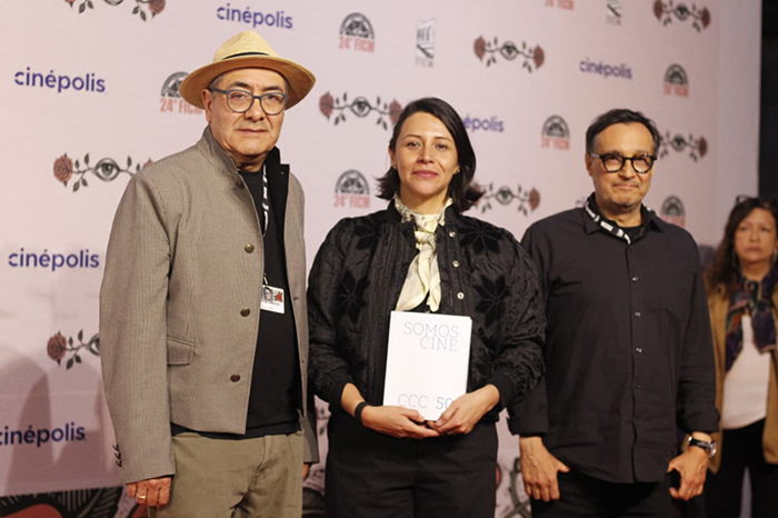 Carlos Carrera e Ignacio Ortiz conversando sobre la película La mujer de Benjamín en el Festival de Cine de Morelia.