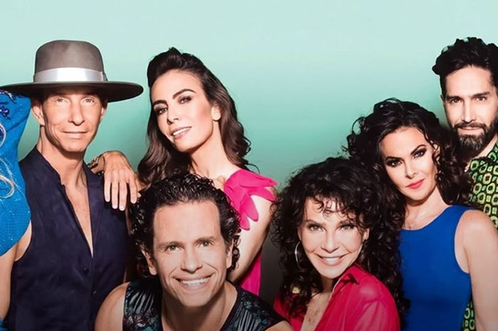 Integrantes de la agrupación musical mexicana Timbiriche durante una presentación pública.