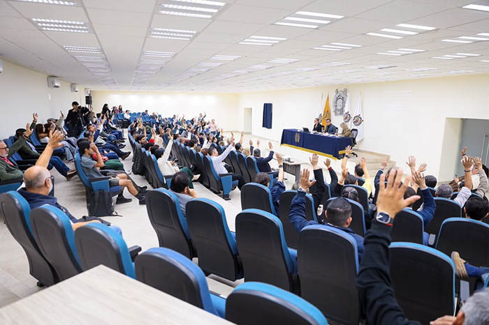 Imagen de una sesión del consejo universitario de la UMSNH.