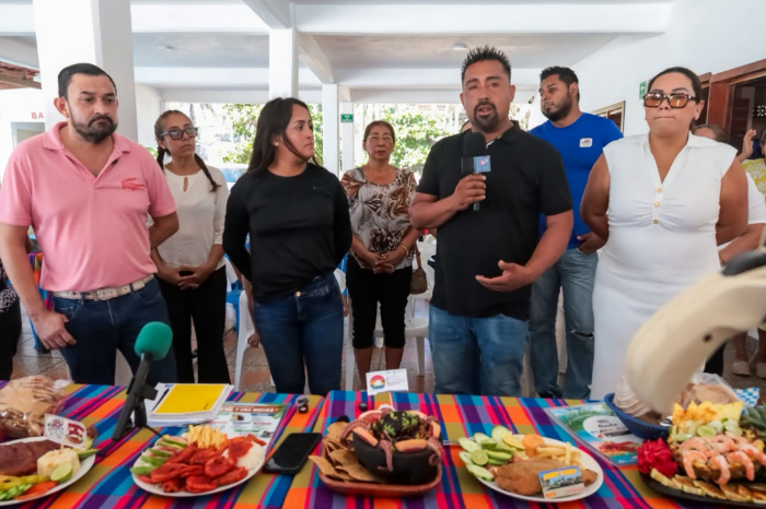 Invitan a consumir en las enramadas de Playa Azul; el sector se levanta tras la contingencia