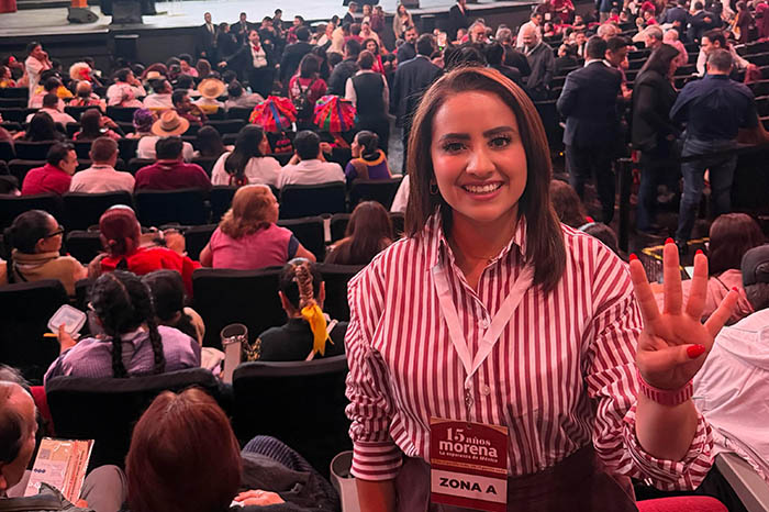Simpatizantes y liderazgos de Morena reunidos en el Auditorio Nacional para celebrar los 15 años del movimiento político.