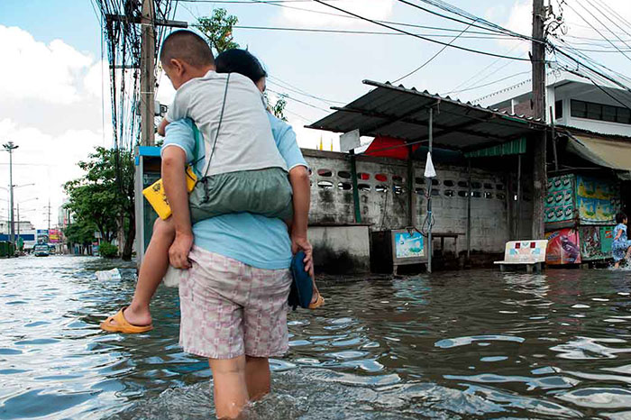 Niñas y adolescentes en comunidades vulnerables afectadas por inundaciones y crisis climáticas en la región.