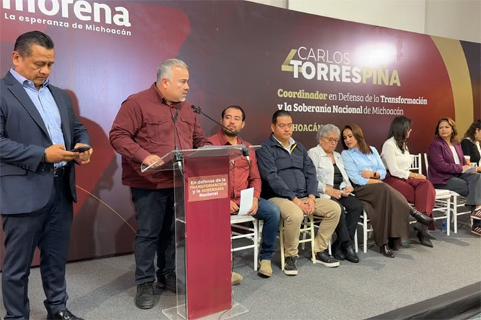Jesús Mora González y Carlos Torres Piña en conferencia de prensa anunciando el proceso interno de Morena.