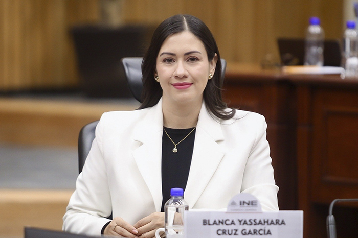 La consejera electoral Blanca Yassahara Cruz García fue elegida presidenta provisional del INE.