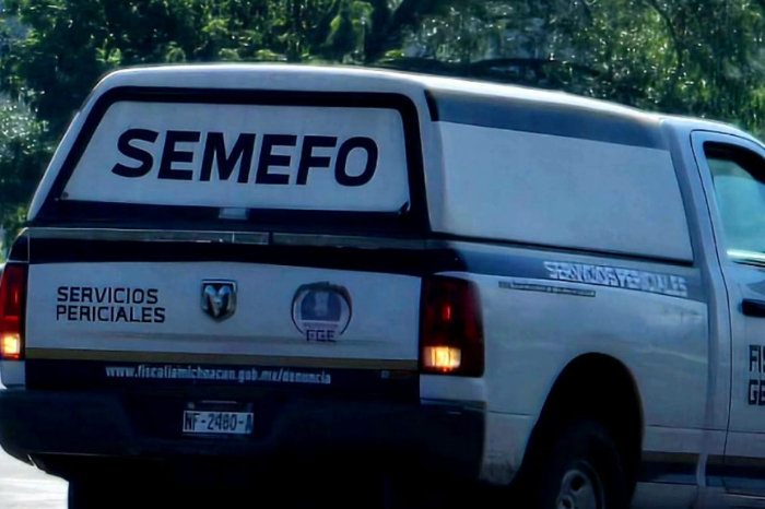 Unidades de la Policía y resguardo de la Fiscalía Regional sobre la carretera Zitácuaro-Toluca.