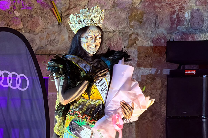 La representante de Veracruz luciendo su caracterización de Catrina tras ganar la corona en Morelia.