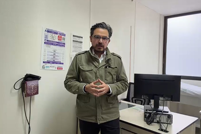 Zoé Robledo, director general del IMSS, abordando la situación del abasto de medicamentos y demandas laborales.