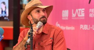 Imanol Landeta en rueda de prensa promocionando la llegada de Mentiras el musical al Teatro Morelos de Morelia.