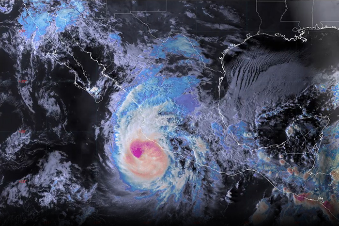 Imagen satelital del huracán Trudy acercándose a las costas del Pacífico mexicano.