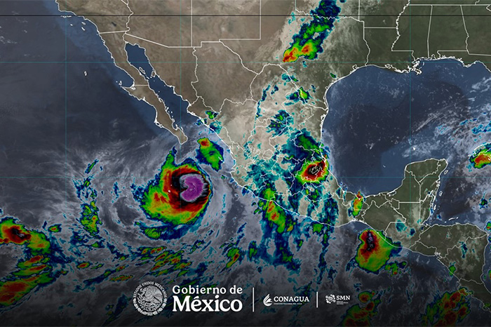 Imagen satelital del huracán categoría 2 Rachel y su cercanía con las costas mexicanas.
