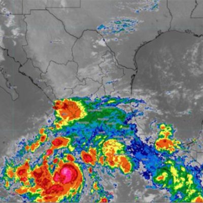 Mapa satelital de ciclones tropicales y nubosidad intensa sobre el litoral del Pacífico mexicano.