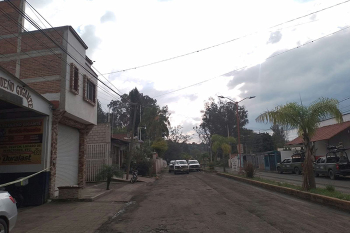 Taller mecánico Pequeño Gigante, en Queréndaro, donde dos hombres murieron durante un ataque armado y otra persona resultó herida.