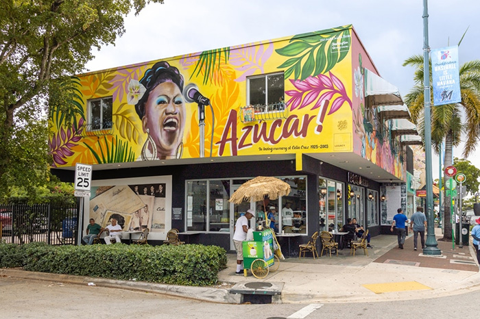 Plaza Azúcar, nuevo espacio en la Pequeña Habana de Miami dedicado a honrar el legado de Celia Cruz.