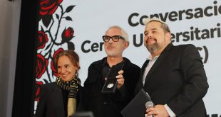 Alfonso Cuarón recibe la Medalla Filmoteca UNAM durante el Festival Internacional de Cine de Morelia.
