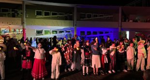 Alumnos del Conservatorio de Las Rosas celebran el Día de Muertos con altares y presentaciones musicales.