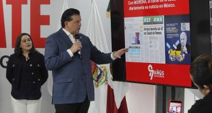 Memo Valencia durante una denuncia sobre presuntas irregularidades en la construcción del hospital del IMSS en Uruapan.