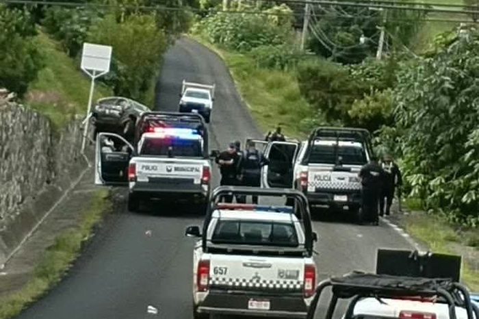 Enfrentamiento entre policías y civiles armados en Santa Ana Chapitiro, Pátzcuaro