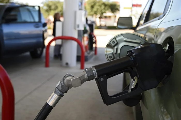 Estados demandan a Trump por normas de combustible en Estados Unidos