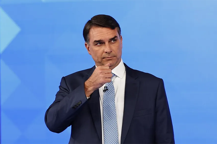 Flávio Bolsonaro enfrenta investigaciones tras su derrota electoral