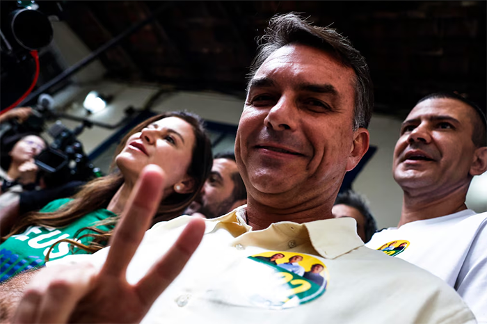 Flávio Bolsonaro y Luiz Inácio Lula da Silva ante la segunda vuelta presidencial de Brasil