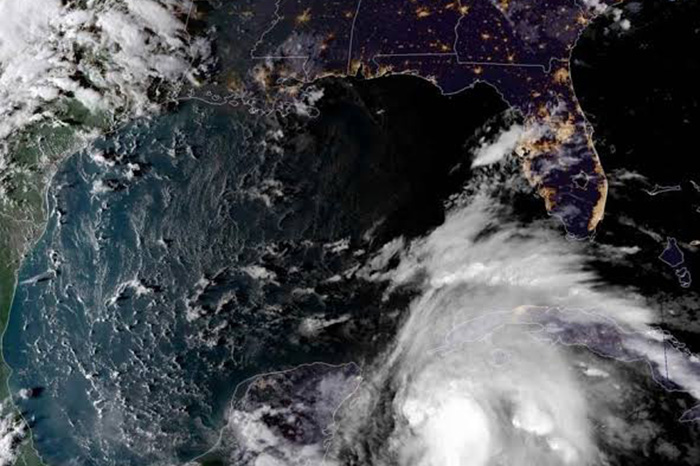 Florida declara emergencia ante avance de la tormenta tropical Isaías