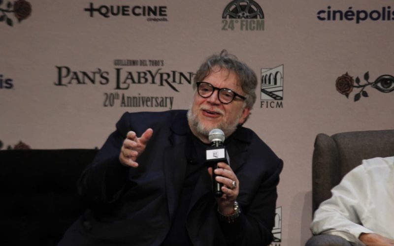 Guillermo del Toro durante una actividad relacionada con la película El laberinto del fauno en el Festival Internacional de Cine de Morelia.