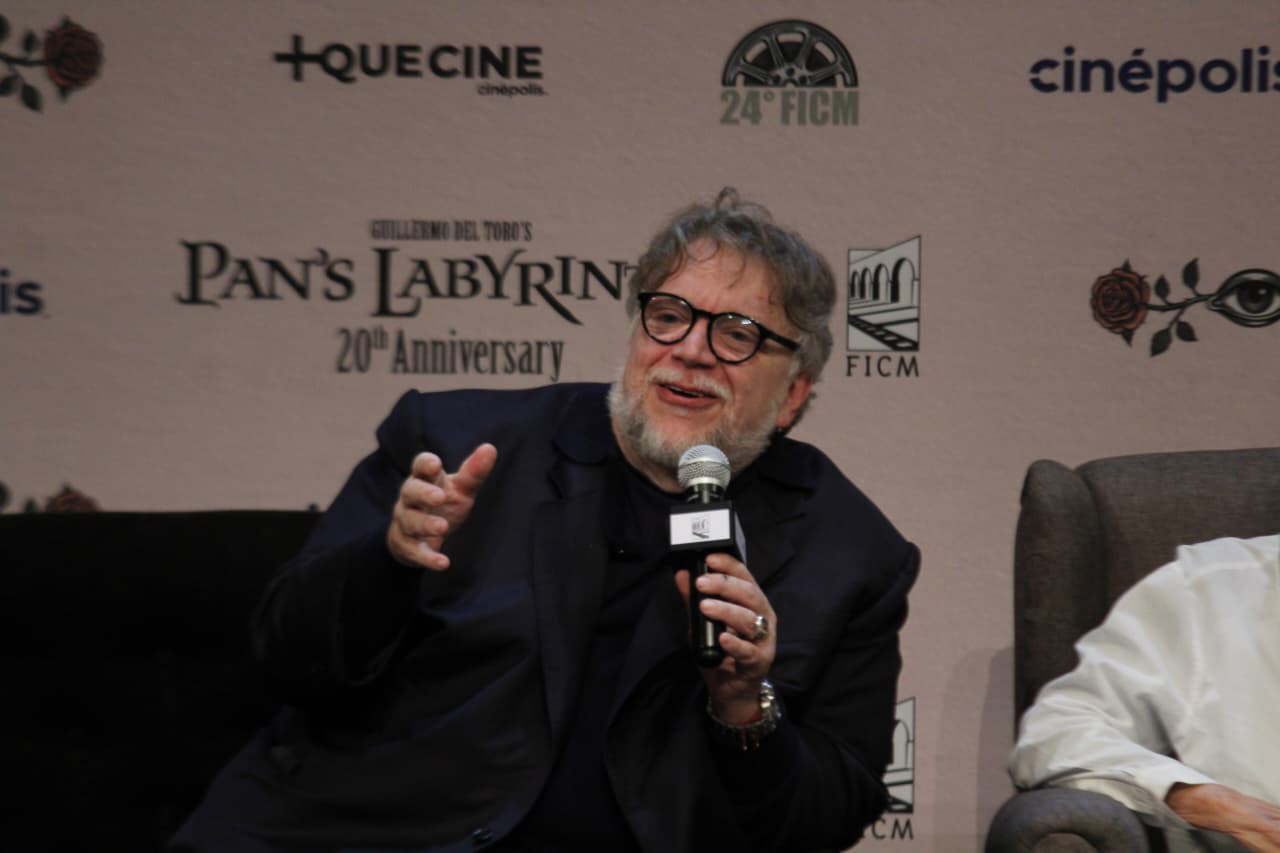 Guillermo del Toro durante una actividad relacionada con la película El laberinto del fauno en el Festival Internacional de Cine de Morelia.